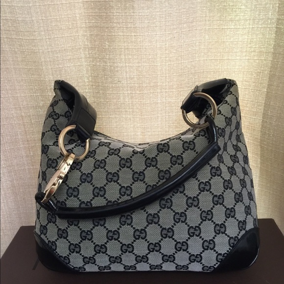 SOLD💯% Authentic Gucci hobo/half moon style bag. - Picture 4 of 8